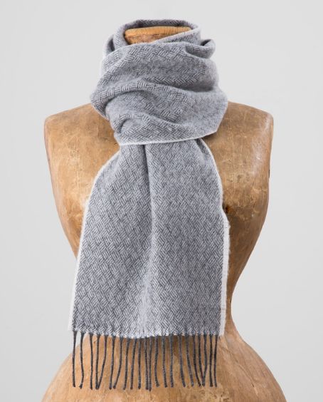 秋冬官宣 围巾与饰品的浪漫邂逅