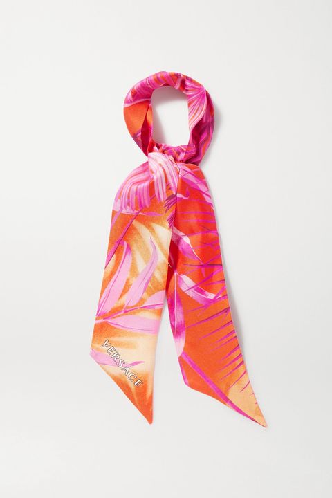 丝巾魔法 夏日穿搭从简约到个性的18款梦幻精品推荐