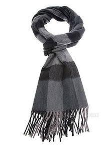 博柏利羊绒围巾选购指南 价格、比价与品质解析