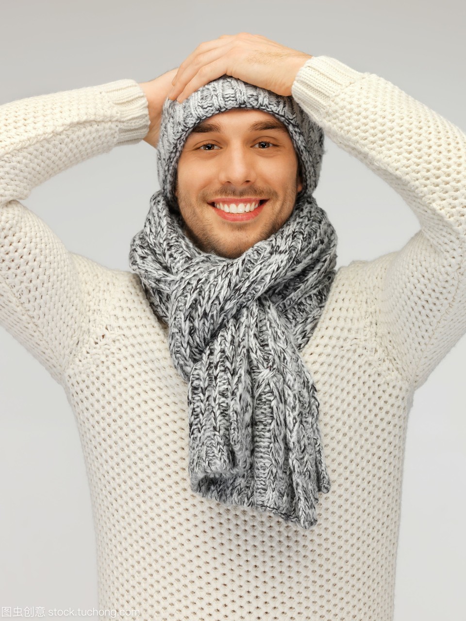 温暖与英俊并存 冬日时尚的魅力瞬间